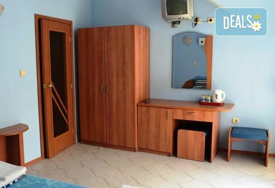 През юли в Царево! 3/5/7 нощувки в Семеен хотел Sunny House 2* - Снимка 5