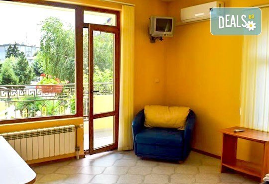 През юли в Царево! 3/5/7 нощувки в Семеен хотел Sunny House 2* - Снимка 6