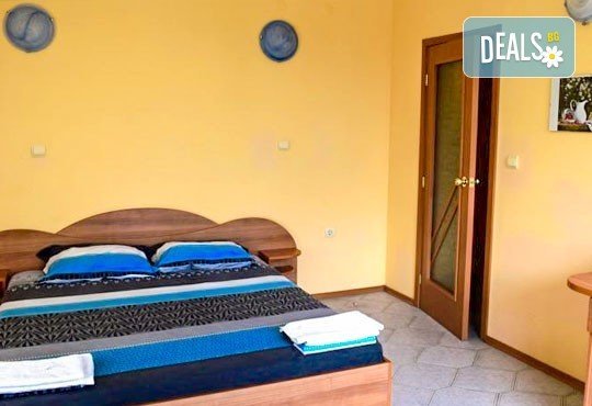 През юли в Царево! 3/5/7 нощувки в Семеен хотел Sunny House 2* - Снимка 7