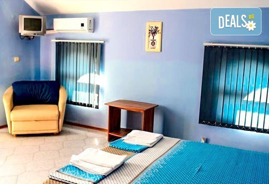 През юли в Царево! 3/5/7 нощувки в Семеен хотел Sunny House 2* - Снимка 3