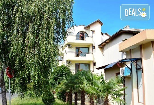 През юли в Царево! 3/5/7 нощувки в Семеен хотел Sunny House 2* - Снимка 8