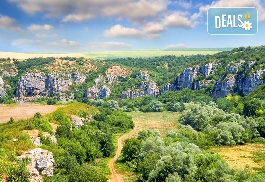 Екскурзия до Ивановски манастир, Басарбовски манастир и Букурещ, с Бамби М Тур! 2 дни, 1 нощувка и закуска в Русе, транспорт и екскурзовод! - Снимка 9