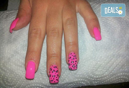 Маникюр с гел лак на SNB и безплатно сваляне при следващо посещение в Ивелина студио! - Снимка 4