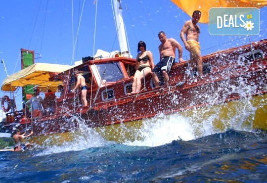 Време за море, слънце и яхта! На разходка с яхта Трофи до о. Света Анастасия! Плаване, разходка, плаж и закуска на борда, цена на човек - Снимка 6