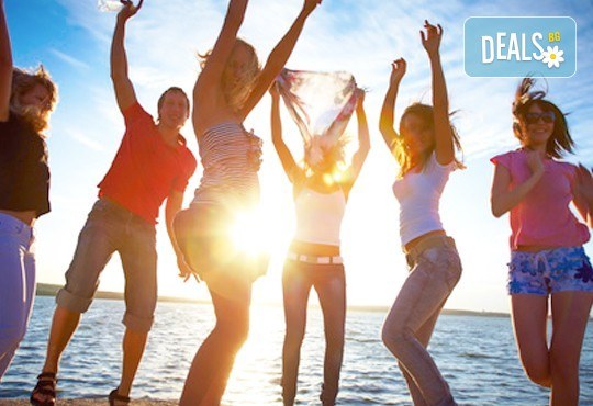 Време за море, слънце и яхта! На разходка с яхта Трофи до о. Света Анастасия! Плаване, разходка, плаж и закуска на борда, цена на човек - Снимка 2