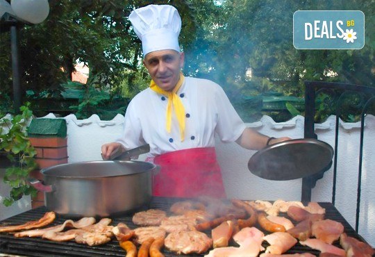 Сръбска плескавица с тава картофи, домашна наденица с пържени картофи или десерт по избор от Сръбски ресторант При Миро! - Снимка 6