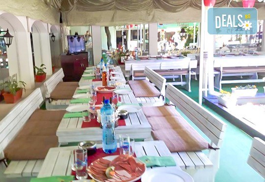 Сръбска плескавица с тава картофи, домашна наденица с пържени картофи или десерт по избор от Сръбски ресторант При Миро! - Снимка 7