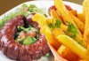 Сръбска плескавица с тава картофи, домашна наденица с пържени картофи или десерт по избор от Сръбски ресторант При Миро! - thumb 1