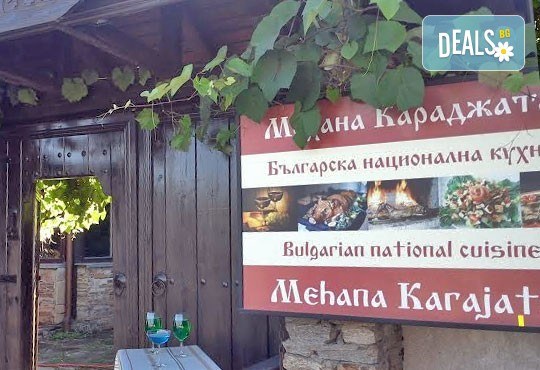 Сач Караджата, с пилешко, свинско, кълцана наденица, зеленчуци, кашкавал, 0.650 г. и 2 шопски салати от ресторант механа Караджата! - Снимка 3