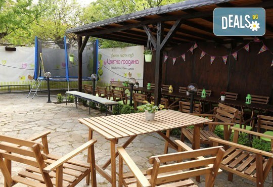 Уют и забавление за Вашето мъниче! Една седмица полудневна занималня за деца над 3 г. в детски парти клуб Цветна градина! - Снимка 4