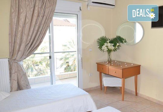 На море през септември в Гърция! 3 нощувки със закуски и вечери в Rentina Beach Hotel 2*, Ставрос , Халкидики, от ТА Ревери - Снимка 4