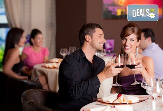 За любителите на разнообразието! Селекция от български био и френски сирена и бутилка вино в ресторант Ела, Боровец! - Снимка 2