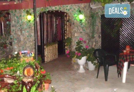 Почивка в Боровец! 2 или 3 нощувки с или без закуска по избор в къща за гости Даньо, Самоков! - Снимка 5