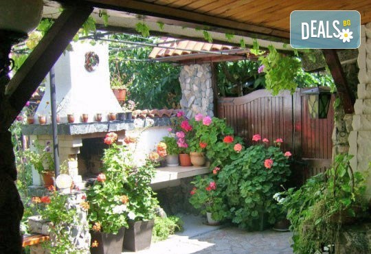 Почивка в Боровец! 2 или 3 нощувки с или без закуска по избор в къща за гости Даньо, Самоков! - Снимка 1