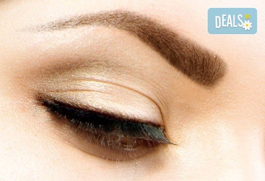 За перфектно оформени вежди! 3D перманентен грим с ръчен метод косъм по косъм - микроблейдинг на вежди в Poly Dreams Beauty Center! - Снимка 1