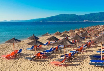 В слънчева Гърция за ден през август или септември! На плаж в Аспровалта за 1 ден - транспорт, застраховка, водач от Глобус Турс!