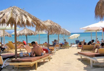 В слънчева Гърция за ден през август или септември! На плаж на Ammolofi Beach, Неа Перамос - транспорт, застраховка и водач!