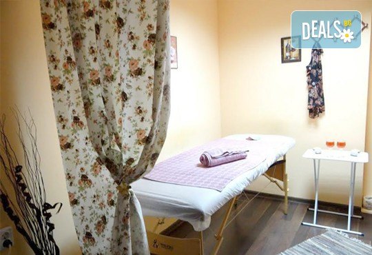 Шоколадов масаж за двама и комплимент - чаша червено вино, в My Spa! Потопете се в света на удоволствието за двама! - Снимка 4