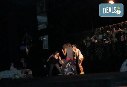 С децата на театър! Да открием сезона с Любопитното слонче на 28.09. от 19 ч.,Театър Виа Верде, Открита сцена Сълза и Смях, камерна сцена - Снимка 4