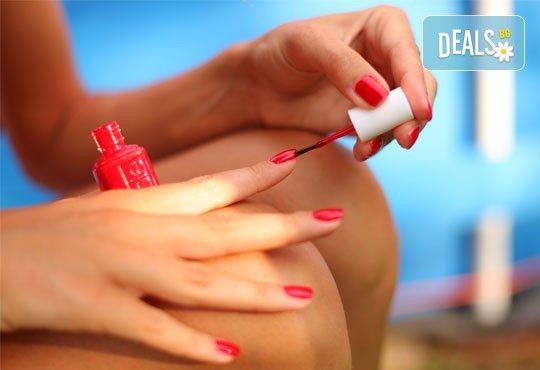 Заложете на стилната визия! Класически маникюр с лак OPI или Clarity в салон за красота Soleil! - Снимка 1