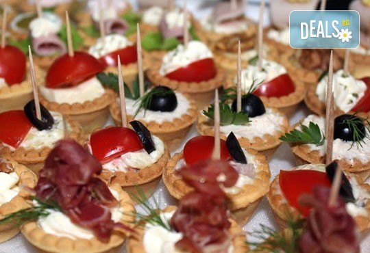 Направи сам своето меню! 25 бр. коктейлни хапки от един вид по избор, бонуси 50% отстъпка от сладките изкушения на Мечо Фууд Кетъринг! - Снимка 6