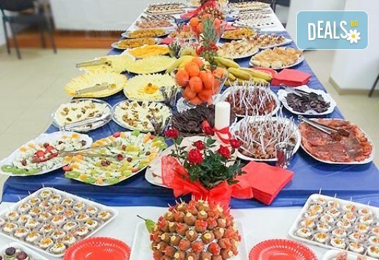 Направи сам своето меню! 25 бр. коктейлни хапки от един вид по избор, бонуси 50% отстъпка от сладките изкушения на Мечо Фууд Кетъринг! - Снимка 10