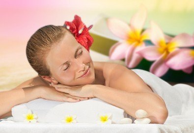 Релаксирайте с 70-минутен хавайски масаж на цяло тяло от салон за красота Sassy!