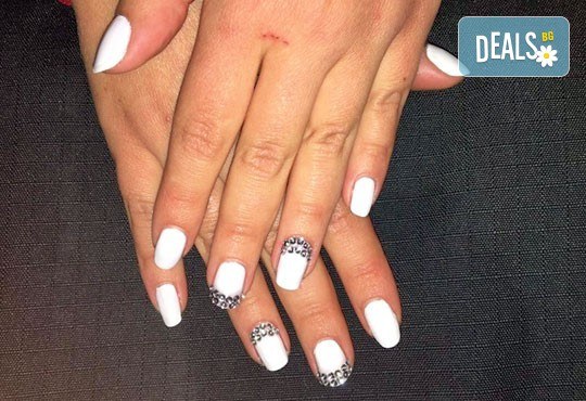 Маникюр с гел лак на SNB и безплатно сваляне при следващо посещение в Ивелина студио! - Снимка 2