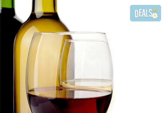 Вкусно хапване с доставка! Два килограма пилешки хапки асорти и бутилка бяло/ червено вино 750 ml по избор от Сръбска скара Весна! - Снимка 2