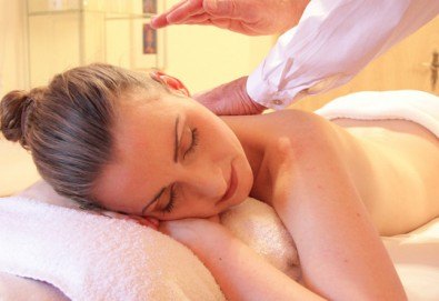 Релаксиращ, класически или болкоуспокояващ масаж на цяло тяло с етерични масла в Студио БЕРЛИНГО до Mall of Sofia