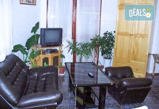 Септемврийски празници в Каварна! Нощувка със закуска в двойна стая/ апартамент в Къща за гости Наш дом! Безплатно за деца до 7 г.! - Снимка 6