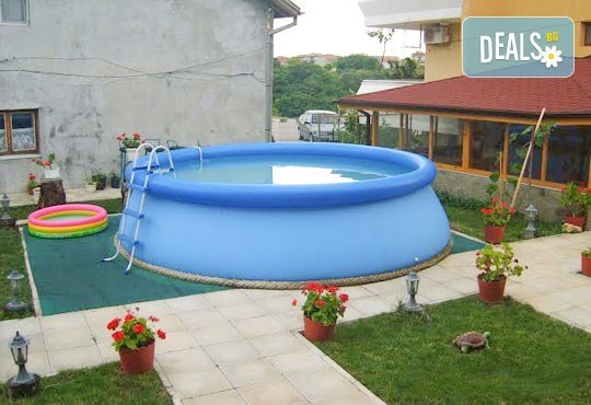 Септемврийски празници в Каварна! Нощувка със закуска в двойна стая/ апартамент в Къща за гости Наш дом! Безплатно за деца до 7 г.! - Снимка 7