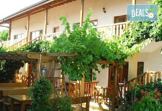 Септемврийски празници в Каварна! Нощувка със закуска в двойна стая/ апартамент в Къща за гости Наш дом! Безплатно за деца до 7 г.! - Снимка 10