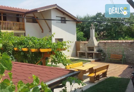 Септемврийски празници в Каварна! Нощувка със закуска в двойна стая/ апартамент в Къща за гости Наш дом! Безплатно за деца до 7 г.! - Снимка 8