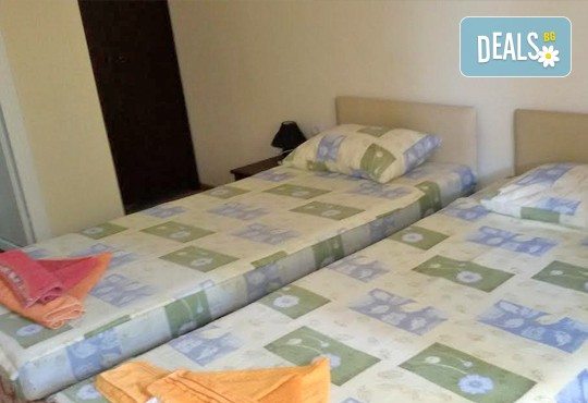 Септемврийски празници в Каварна! Нощувка със закуска в двойна стая/ апартамент в Къща за гости Наш дом! Безплатно за деца до 7 г.! - Снимка 3