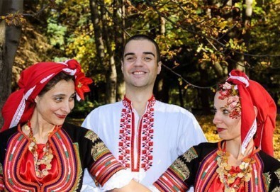 Запознайте се с автентичния български фолклор! 5 посещения на народни танци в клуб за народни танци Хороводец!
