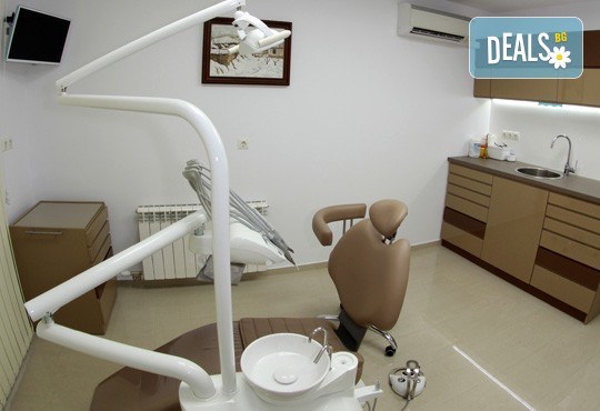 Обстоен дентален преглед, почистване на зъбен камък и зъбна плака с ултразвук и полиране с AirFlow в Дентално студио д-р Антон Гигов! - Снимка 6