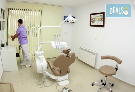 Обстоен дентален преглед, почистване на зъбен камък и зъбна плака с ултразвук и полиране с AirFlow в Дентално студио д-р Антон Гигов! - Снимка 5
