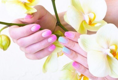 Класически или френски маникюр с гел лак BlueSky, термо гел лак или Bluesky Cat Eye с 4 декорации и пилинг на ръце в салон RalNails