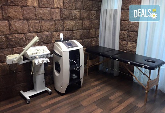 Подстригване, масажно измиване и оформяне със сешоар - прав или букли в салон за красота Моатаз Стайл! - Снимка 11