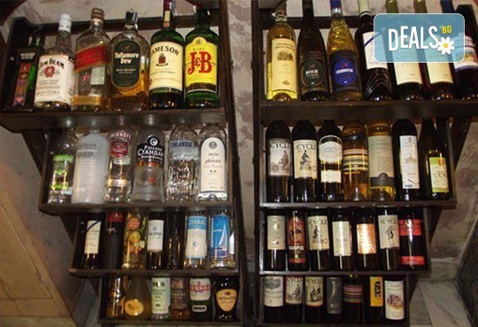 Вълча вечеря за двама и порция пържени картофи с общ грамаж 1.5кг. в Ресторант-механа Мамбо в центъра на София! - Снимка 5