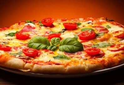 Вечеря за ДВАМА в италиански стил: ДВЕ пици (голяма и малка) от Ресторанти Златна круша
