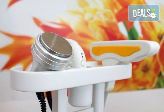 Време е за празнични разкрасителни процедури! Е-Light фотоепилация, пълен интим и подмишници в Магнифико - Снимка 6