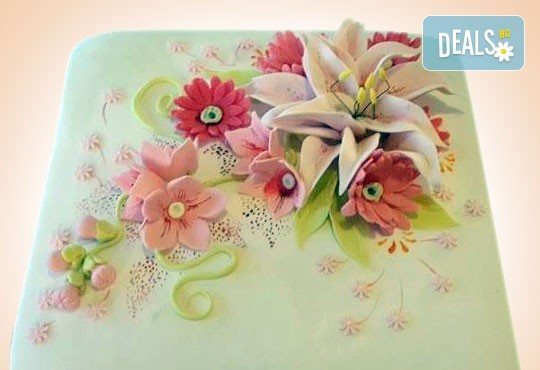 Празнична торта Честито кумство с пъстри цветя, дизайн сърце или златни орнаменти от Сладкарница Джорджо Джани - Снимка 5