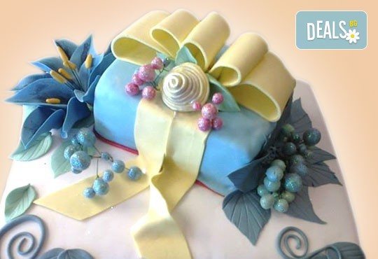 Празнична торта Честито кумство с пъстри цветя, дизайн сърце или златни орнаменти от Сладкарница Джорджо Джани - Снимка 9