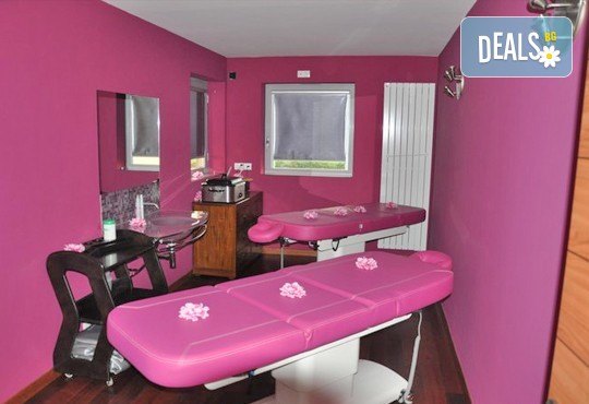 Класически, арома или релаксиращ масаж с жасмин, лайка, алое или макадамия в СПА център Pro Therapy! - Снимка 5