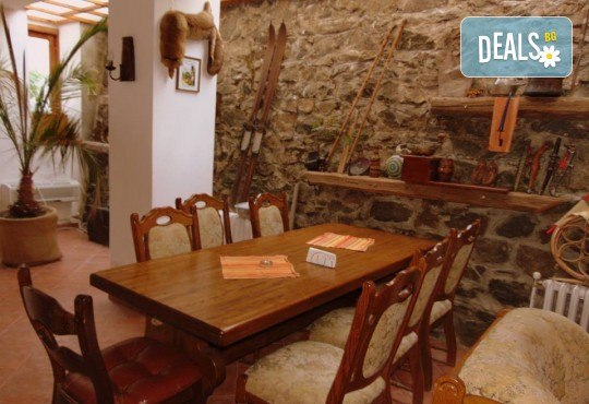 Уикенд в Ранчо Диви Родопи! 1 нощувка със закуска и вечеря, 2 часа преход с коне в Родопите и видеозаснемане с екшън камера - Снимка 10