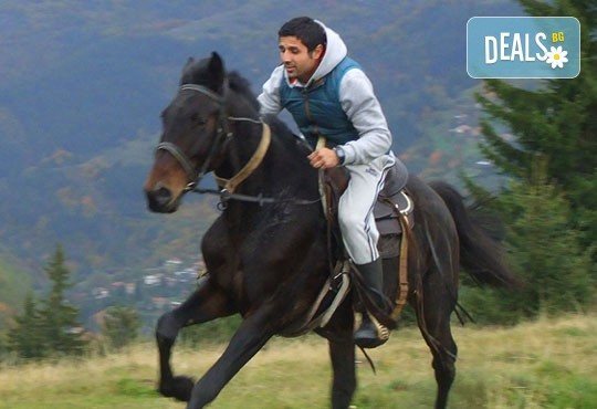 Уикенд в Ранчо Диви Родопи! 1 нощувка със закуска и вечеря, 2 часа преход с коне в Родопите и видеозаснемане с екшън камера - Снимка 4