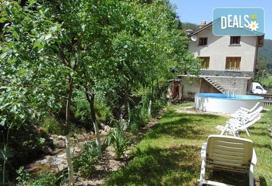 Уикенд в Ранчо Диви Родопи! 1 нощувка със закуска и вечеря, 2 часа преход с коне в Родопите и видеозаснемане с екшън камера - Снимка 6