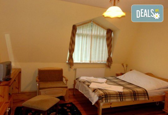 Уикенд в Ранчо Диви Родопи! 1 нощувка със закуска и вечеря, 2 часа преход с коне в Родопите и видеозаснемане с екшън камера - Снимка 8